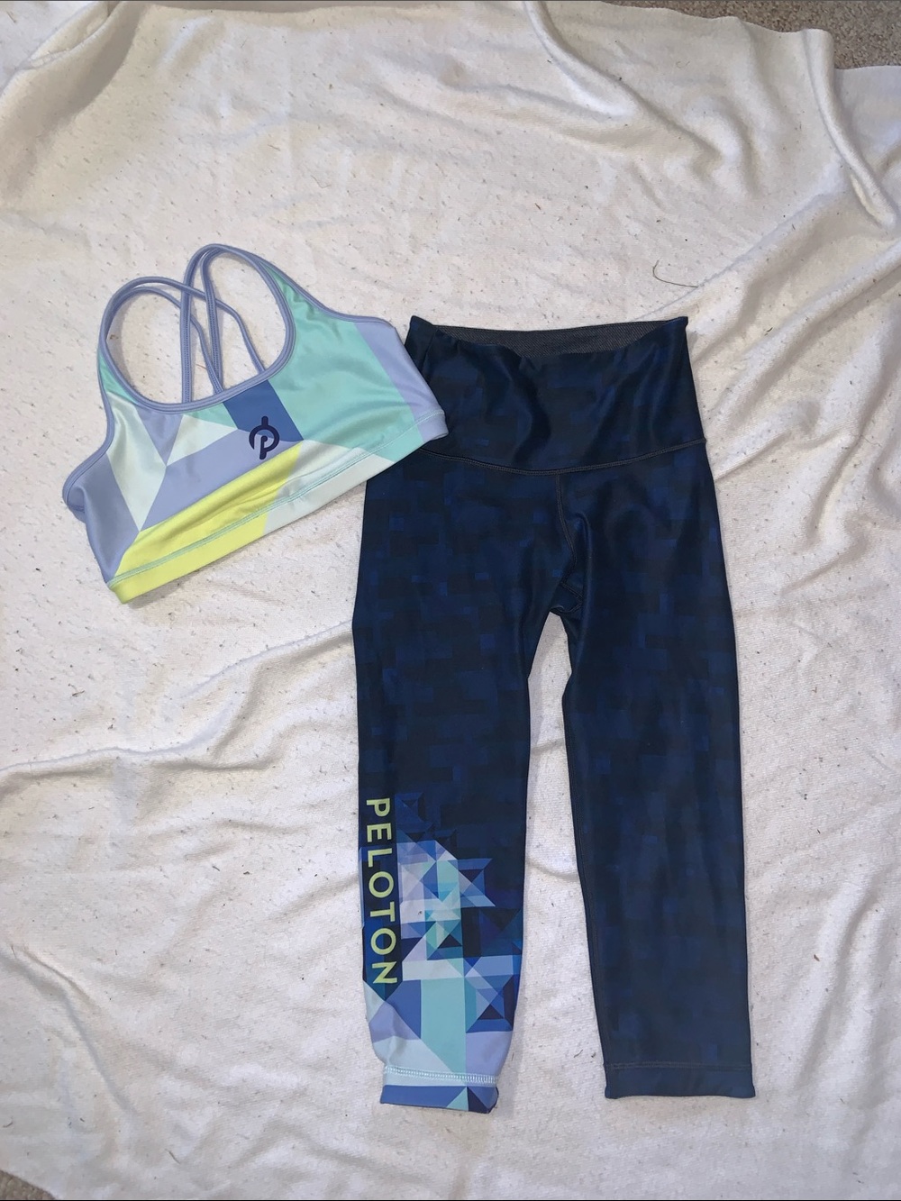 Peloton WITH Navy PYRAMID Capri Leggings & sports bra WEAR IT TO HEART